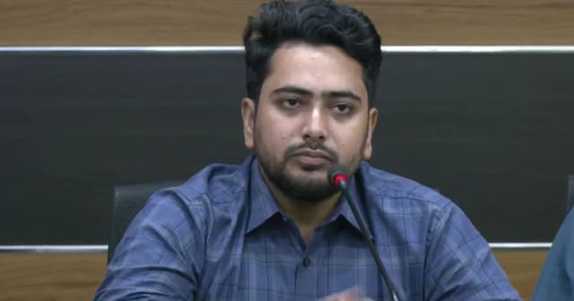 এনসিপি কোনো জোটে যাচ্ছে না: নাহিদ ইসলাম