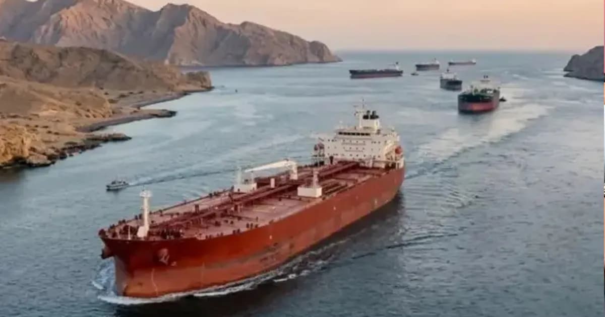 ইরান যুদ্ধ: হরমুজ প্রণালি অবরোধে আটকা ২১৯০ জাহাজ