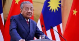 ঘরের মধ্যে পড়ে গেছেন মাহাথির মোহাম্মদ, নেওয়া হয়েছে হাসপাতালে