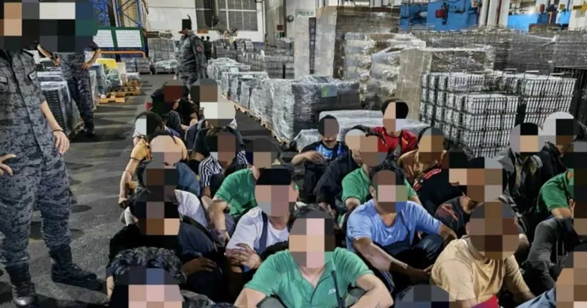 মালয়েশিয়ায় সাঁড়াশি অভিযানে বাংলাদেশিসহ ৪০২ জন আটক