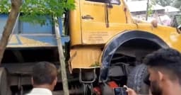 নীলফামারীতে ট্রাকের ধাক্কায় ভ্যানচালকসহ নিহত ৪