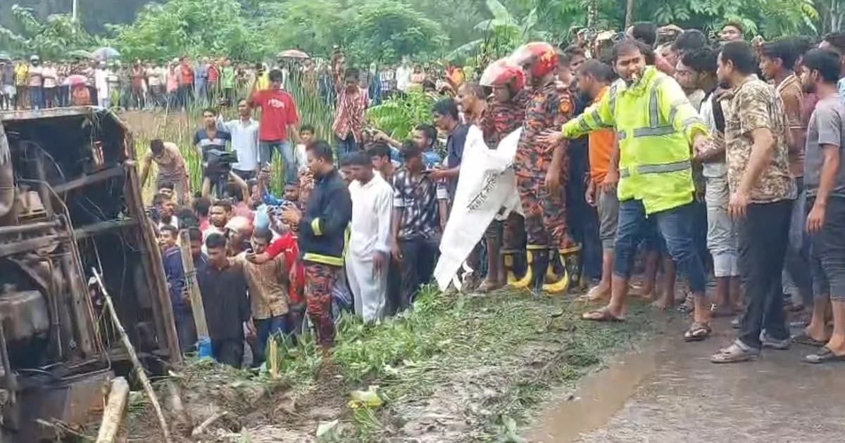 ঝালকাঠিতে যাত্রীবাহী বাস খাদে, সুপারভাইজার নিহত