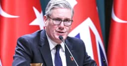 শিশুদের জন্য সামাজিক যোগাযোগমাধ্যম নিষিদ্ধ করছে যুক্তরাজ্য