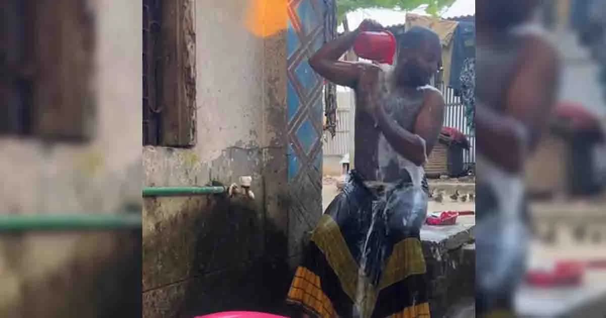 প্রবাস থেকে ফিরে স্ত্রীকে তালাক দিয়ে দুধ দিয়ে গোসল