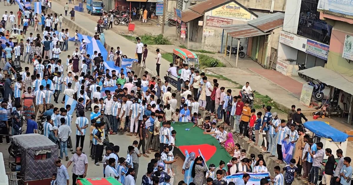 নীল-সাদা রঙে রাঙা হিলি, বন্দরের সামনে আর্জেন্টিনা ভক্তদের ঢল