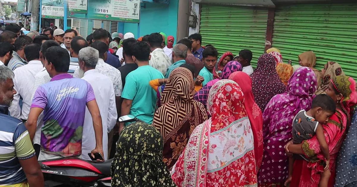 নওগাঁয় সড়ক দুর্ঘটনায় বাসচাপায় প্রাণ গেল কলেজ শিক্ষকের