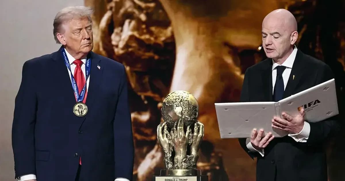 ট্রাম্পকে দেওয়া ফিফার ‘শান্তি পুরস্কার’ নিয়ে সমালোচনা, বাতিলের দাবি