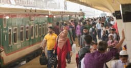 দুর্গাপূজায় রেলযাত্রা নিরাপদ রাখতে স্টেশনে বাড়ছে নিরাপত্তা