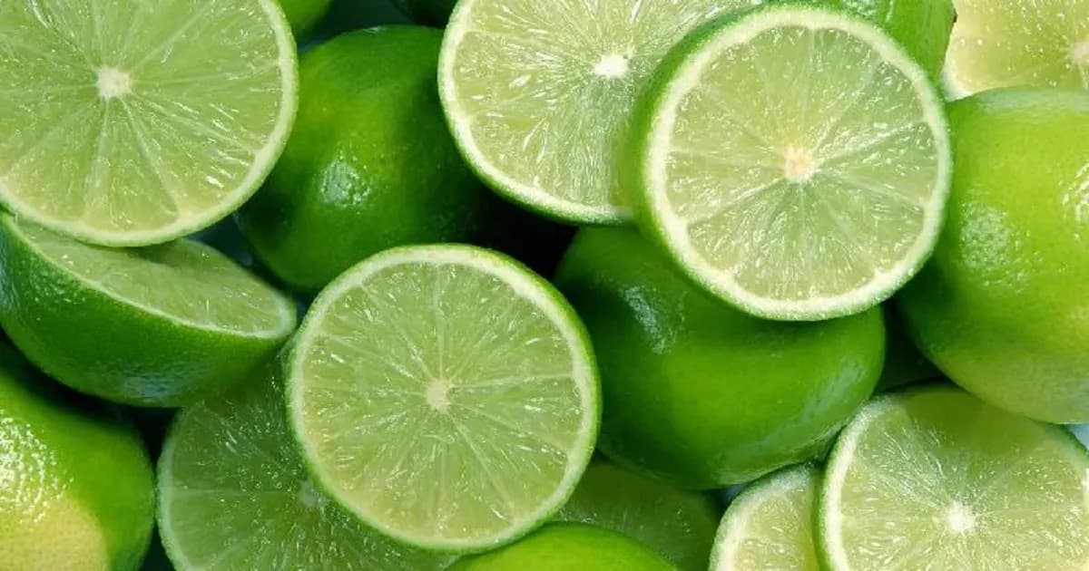 আকাশছোঁয়া দামে নাগালের বাইরে লেবু, হালি ২০০ টাকা