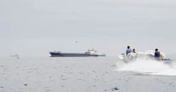 মার্কিন অবরোধকে পাত্তা না দিয়ে হরমুজ পার হলো ৩ ইরানি ট্যাংকার