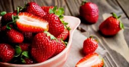 যে কারণে শীতকালে স্ট্রবেরি খাবেন
