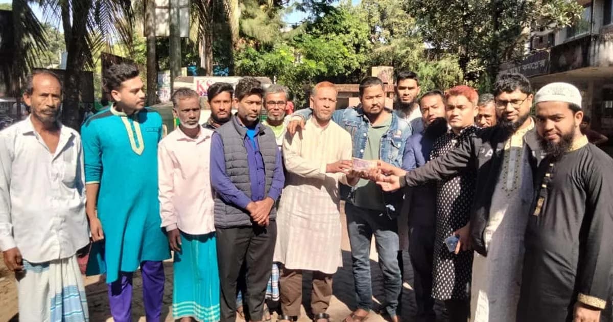 ক্যান্সার আক্রান্ত ব্যক্তিকে হাতিয়া দর্জি শ্রমিক ট্রেড ইউনিয়ন সমিতির আর্থিক সহায়তা