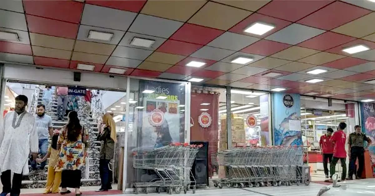 সন্ধ্যা ৬টার পরও খোলা দোকানপাট, সরকারি নির্দেশনা বাস্তবায়নে গড়িমসি