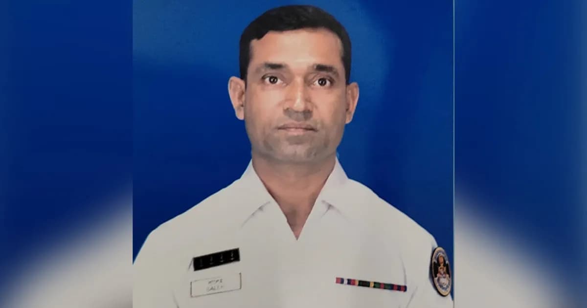 নিজের অস্ত্রের গুলিতে কোস্টগার্ড সদস্যের মৃত্যু