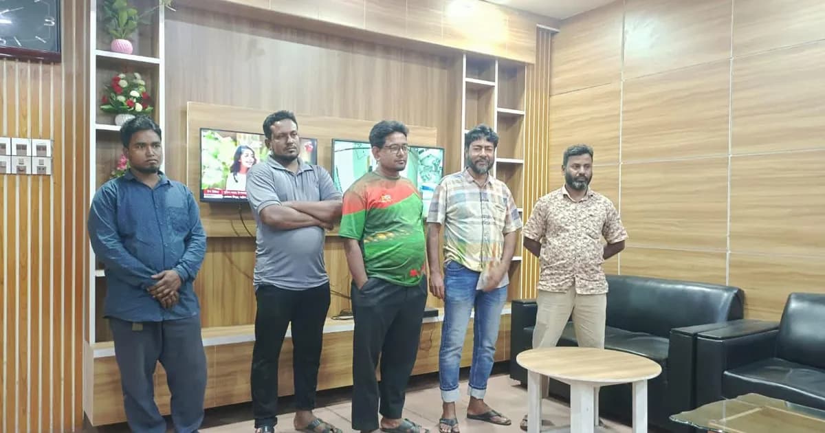 মাদক ব্যবসায়ীকে ছাড়াতে গিয়ে জামায়াত-বিএনপির ৫ নেতা থানা হেফাজতে