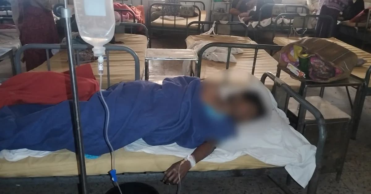 নাটোরে ৭০ বছর বয়সী বৃদ্ধা এসিডে দগ্ধ