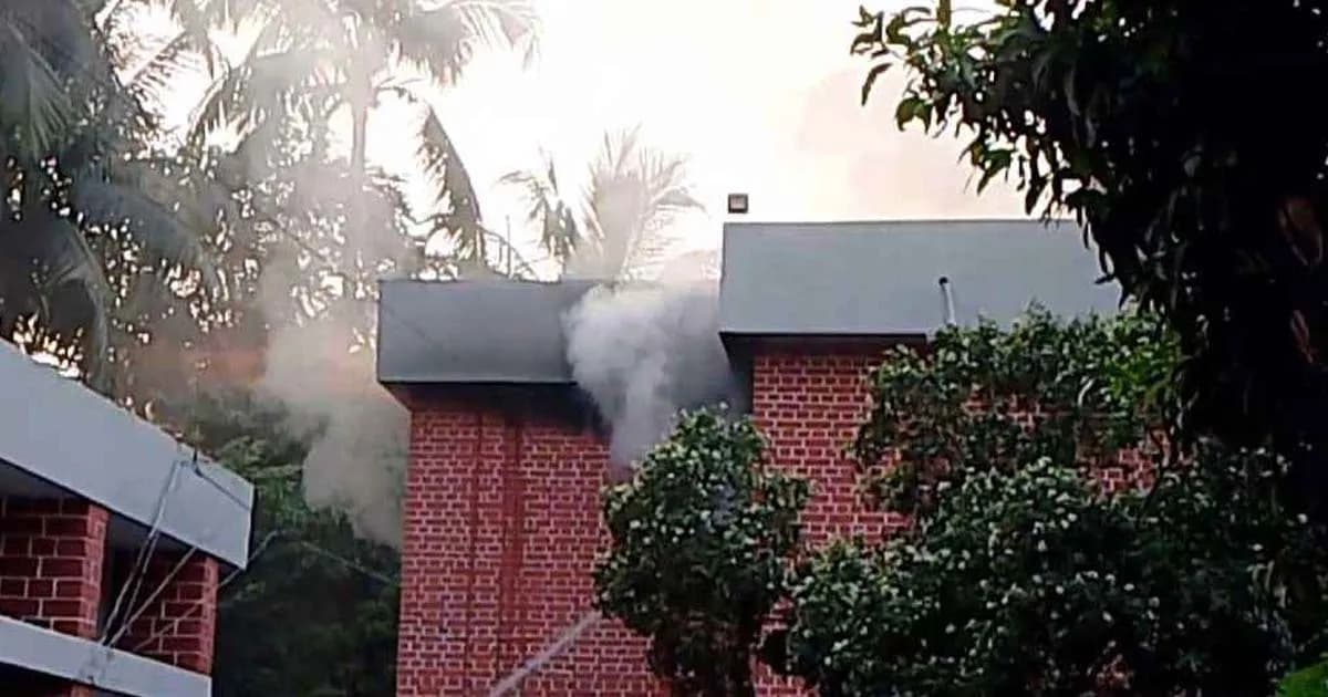 মেহেরপুরে পুলিশ সুপারের বাসভবনে আগুন