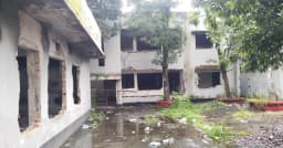 ঝালকাঠিতে আমুর পরিত্যক্ত বাড়ি এখন ময়লা-আবর্জনার ভাগাড়