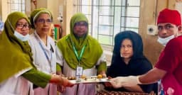 ঈদে মিলাদুন্নবী উপলক্ষে মমেক হাসপাতালে রোগীদের বিশেষ খাবার