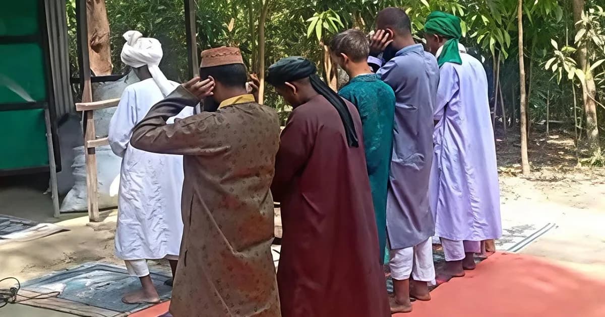 চাঁদপুরে ঈদুল ফিতর উদ্‌যাপন, ৬ মুসল্লিকে নিয়ে জামাত