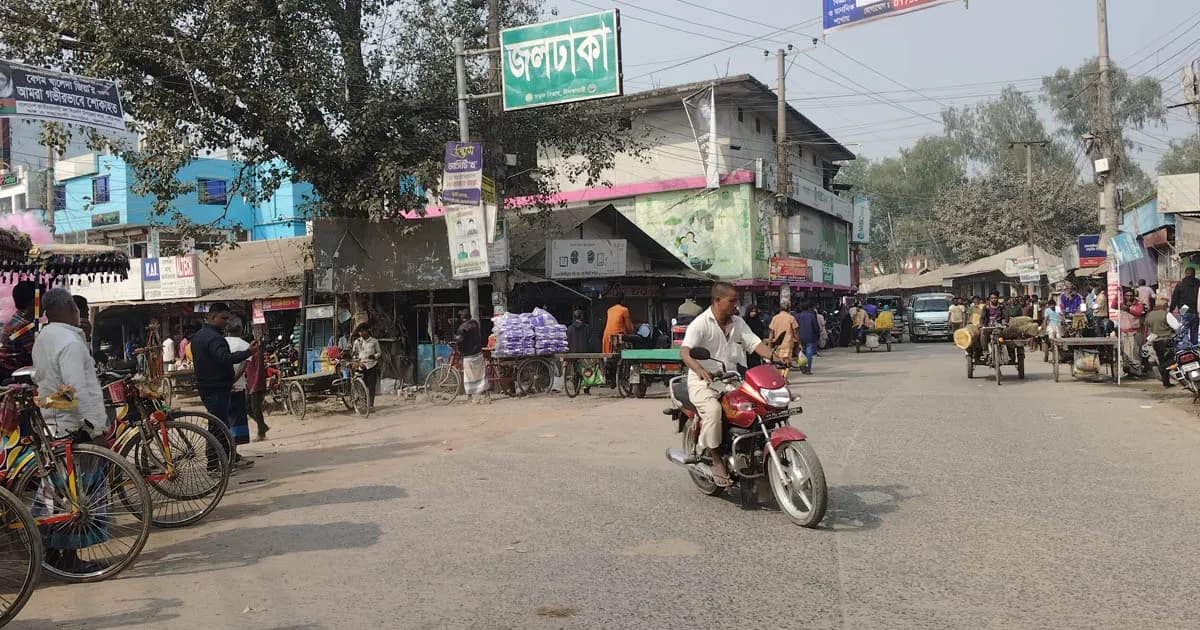 দৈনিক জনবাণীর সংবাদ প্রকাশের পর জলঢাকায় স্বস্তি, নিয়ন্ত্রণে এসেছে যানজট