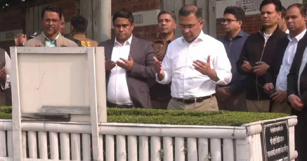 ছোট ভাই কোকোর কবর জিয়ারত করলেন তারেক রহমান