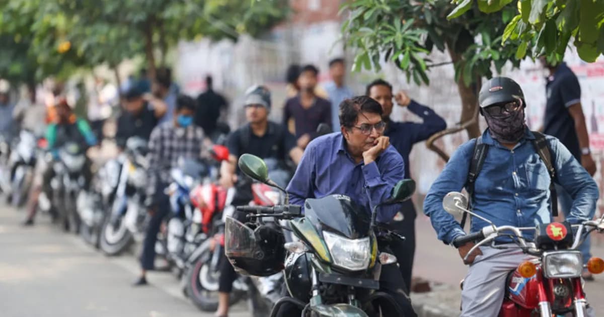 লাইনেই কাটছে দিন-রাত: তেল সংকটে জিম্মি জনজীবন