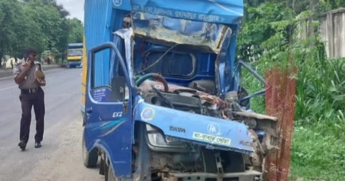 হোতাপাড়ায় সড়ক দুর্ঘটনায় কাভার্ডভ্যান চালকের মর্মান্তিক মৃত্যু