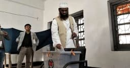 ভোট দিলেন খেলাফত মজলিসের আমির মামুনুল হক