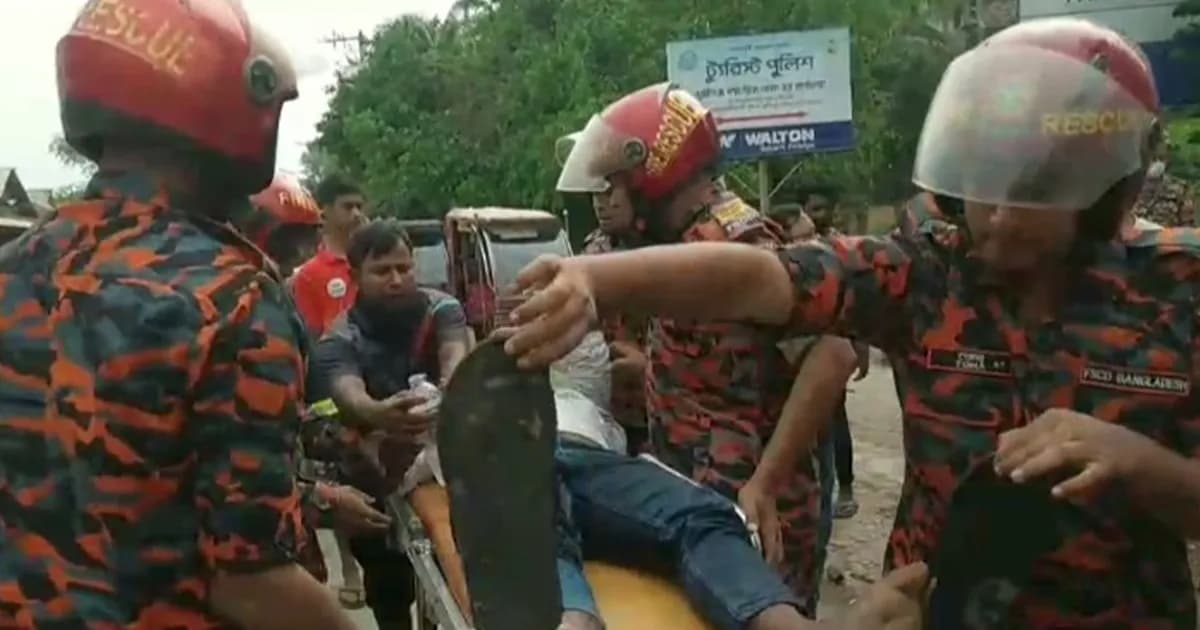 শ্রীনগরে প্রাইভেটকার ও বাইক সংঘর্ষ, আহত ২