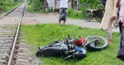 পূবাইলে ট্রেনের ধাক্কায় মোটরসাইকেলের ২ আরোহী নিহত