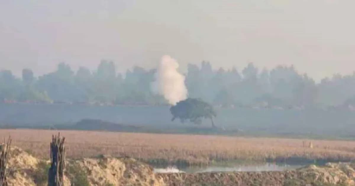 সীমান্তে ফের তীব্র সংঘর্ষ, বাংলাদেশে ঢুকে পড়ছে গুলি