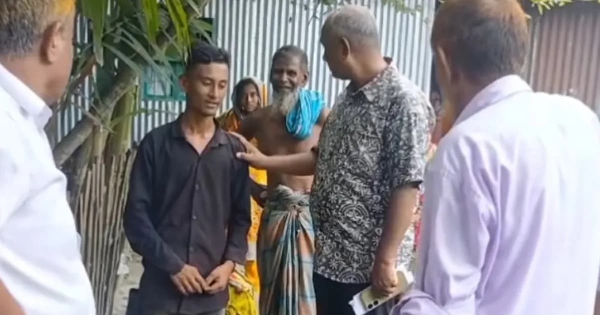 অনিয়মিত শিক্ষার্থীদের বাড়ি বাড়ি গিয়ে খোঁজ নিচ্ছেন অধ্যক্ষ