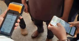 কম্পিউটার দোকান থেকে অনলাইন টিকিট কেটে দিশেহারা যাত্রীরা