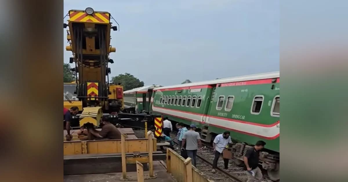 মির্জাপুরে নীলসাগর এক্সপ্রেসের দুই বগি লাইনচ্যুত, আহত কয়েকজন