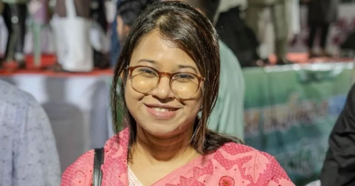 গেজেট প্রকাশ স্থগিত রাখতে ইসিতে আবেদন মনিরা শারমিনের