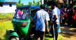 অটোরিকশায় গরু নিয়ে পালানোর সময় দুই নারী আটক
