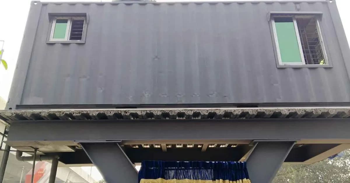 রাজধানীতে আধুনিক সুবিধাসম্পন্ন দ্বি-তল ট্রাফিক পুলিশ বক্স