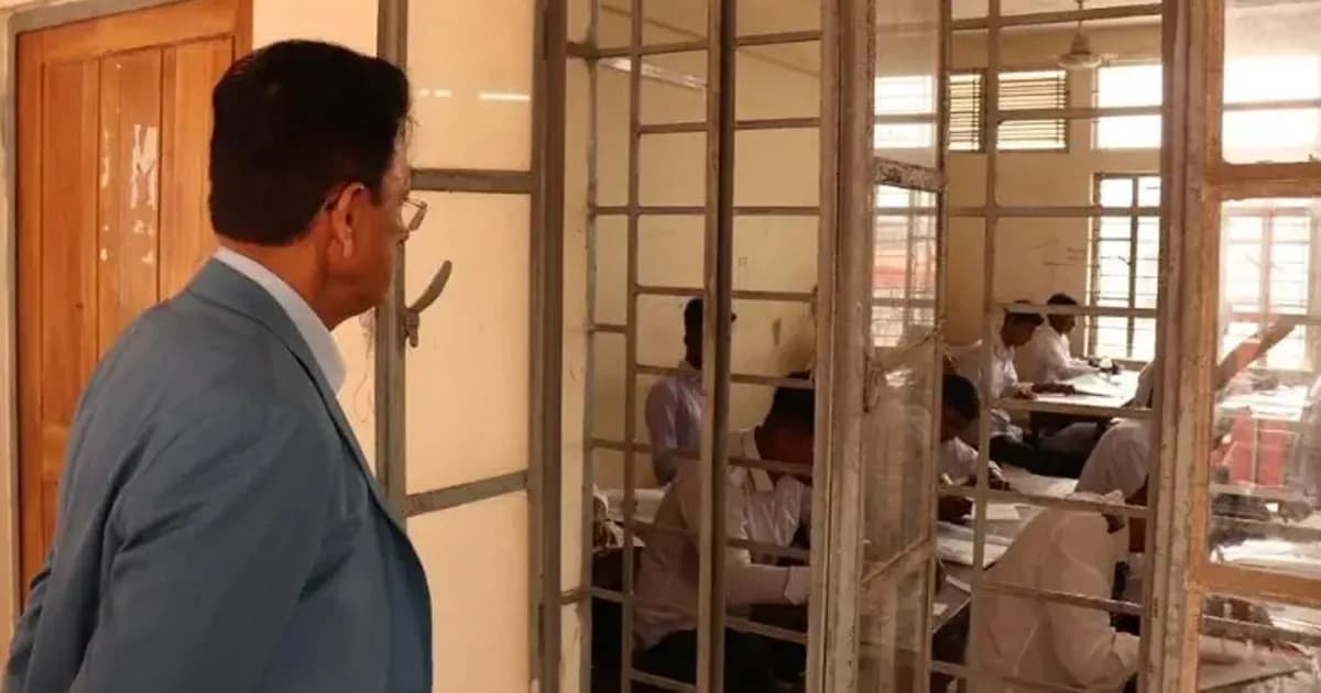 এসএসসির প্রথম দিনে দুই জেলায় ৫ কেন্দ্রে আকস্মিক পরিদর্শনে শিক্ষামন্ত্রী