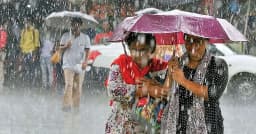 দেশজুড়ে বজ্রবৃষ্টির আভাস, কোথাও ভারি বর্ষণ