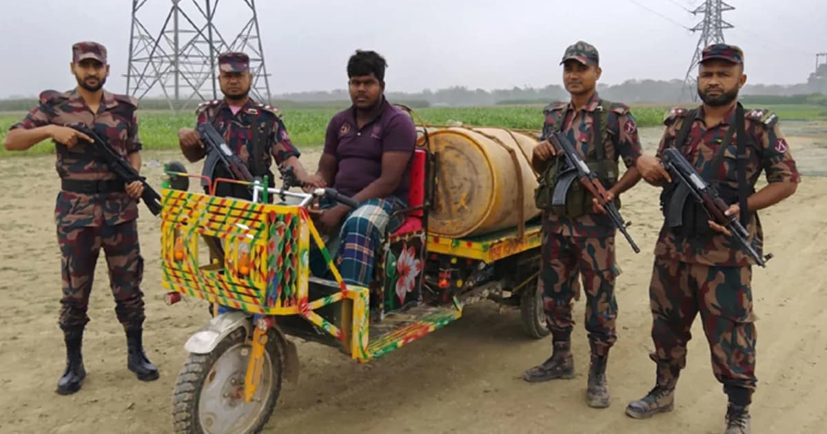 দৌলতপুর সীমান্তে জ্বালানি তেল পাচার রোধে কঠোর নজরদারি