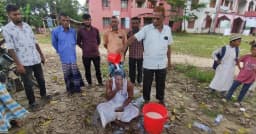 রামগড়ে দুধ দিয়ে গোসল করে জুয়া ছাড়ার শপথ যুবকের