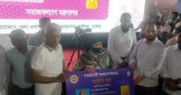 যশোরে ২ হাজারে অধিক সুবিধাবঞ্চিত নারীর মাঝে ফ্যামিলি কার্ড বিতরণ