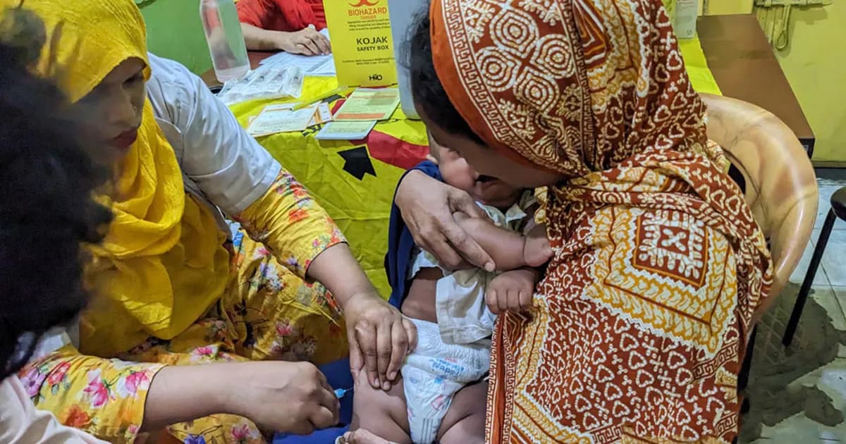 হামের টিকা পেয়ে স্বস্তি ফিরছে অভিভাবকদের মনে