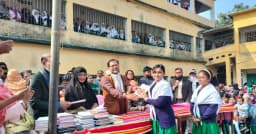 ভোলায় ৬ লাখের বেশি শিক্ষার্থীর হাতে নতুন বই