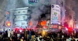পাকিস্তানে শপিং মলে অগ্নিকাণ্ড: নিহতের সংখ্যা বেড়ে ৬৭
