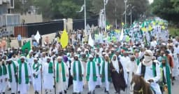 ঈদে মিলাদুন্নবী (সা.) উপলক্ষে ইথিওপিয়ার হারারে মুসল্লিদের ঢল