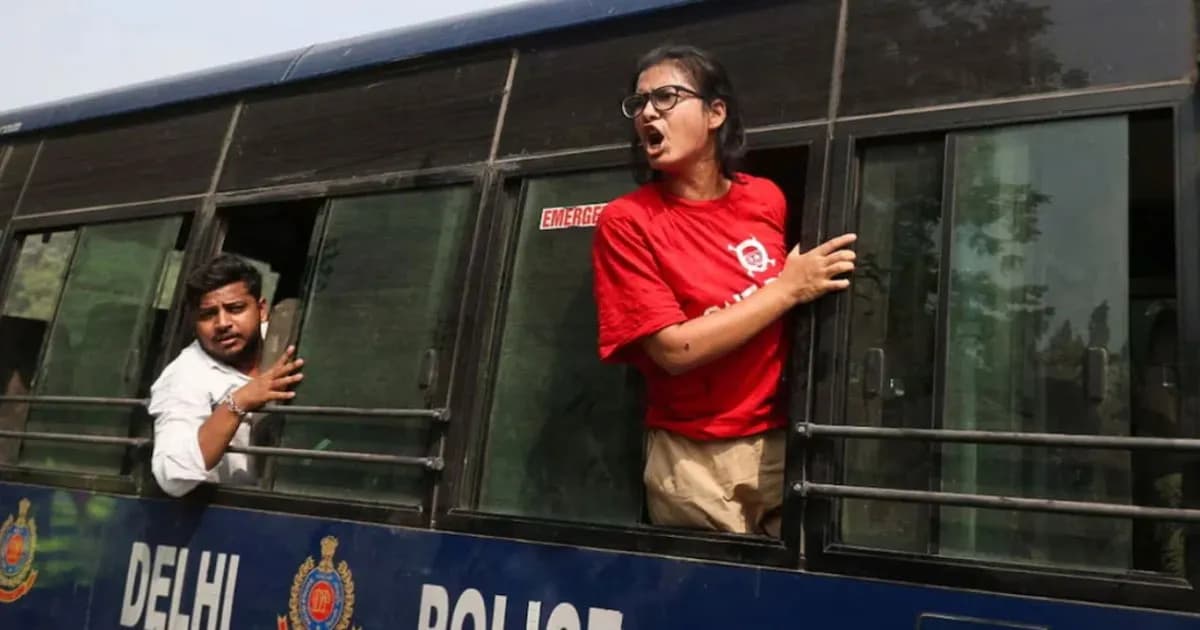 দিল্লিতে বিক্ষোভে যাওয়ার পথে ফের আটক এআইএসএ নেত্রী নেহা বোরা