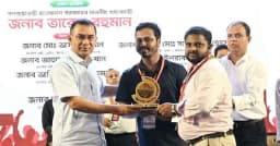 জুলাই শহীদ পরিবার ও আহতদের স্মারক তুলে দিলেন প্রধানমন্ত্রী