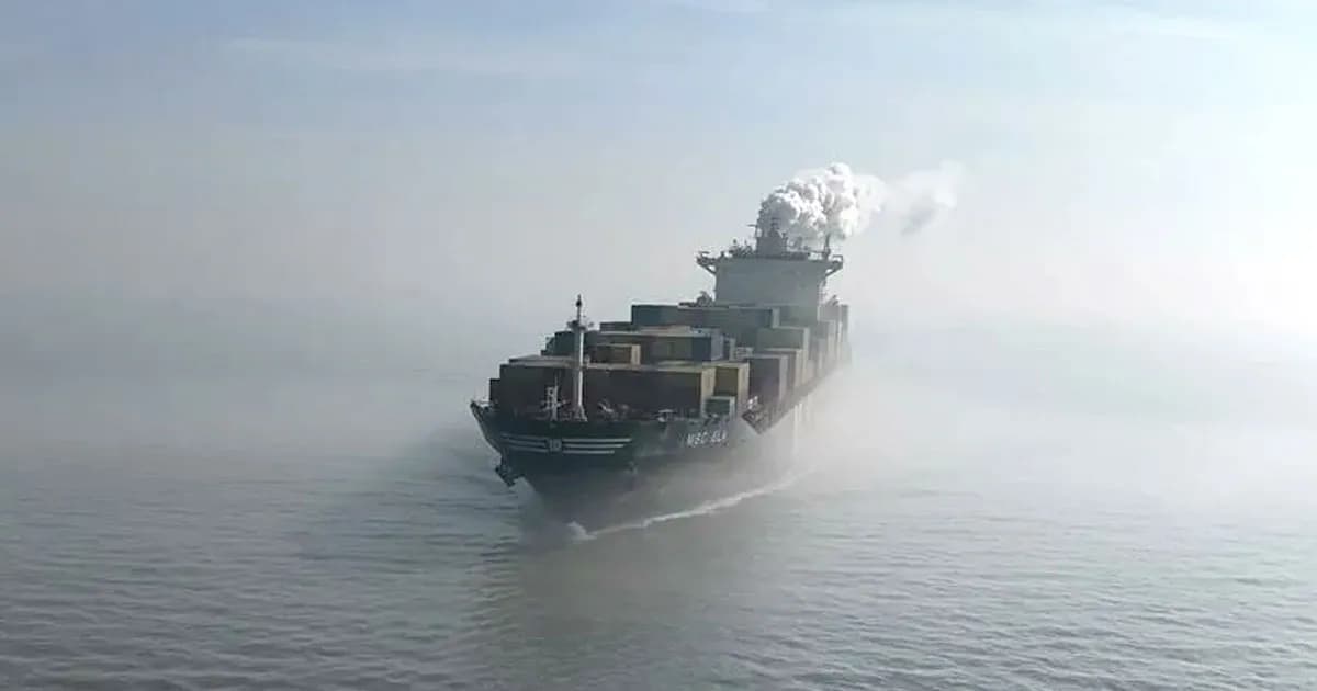 হরমুজ প্রণালিতে তিন কার্গো জাহাজে হামলা